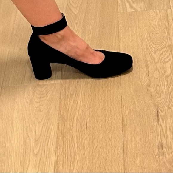 Nine West nubuck black dressy shoes, very classy and comfy, size 8.5 - Picture 3 of 4